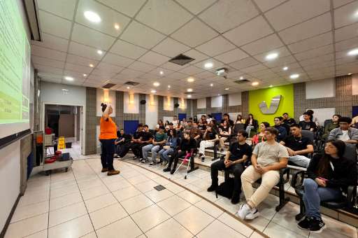 Inspirando Mentes Jovens e Famílias